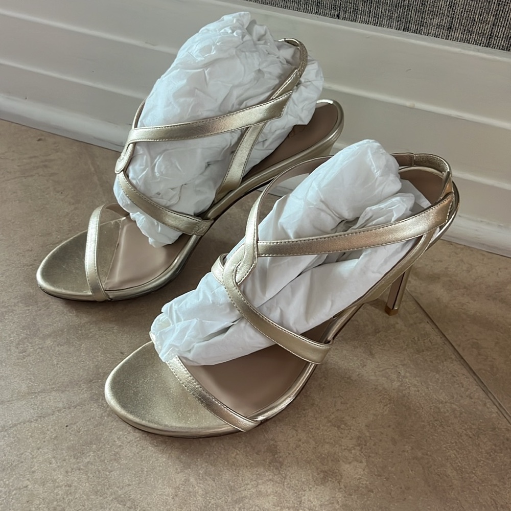Stuart Weitzman - Picture 2 of 8